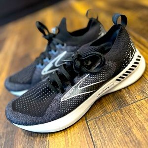 Brooks Women's Levitate StealthFit GTS 5